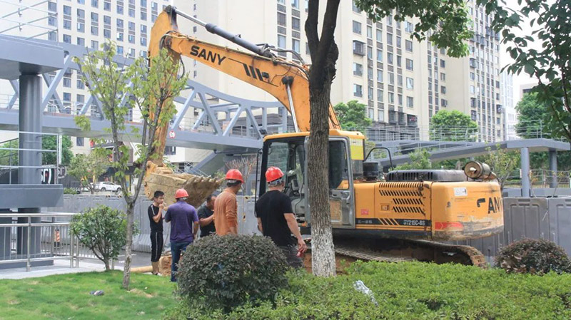 炎炎夏日送清涼，滴滴關(guān)懷潤(rùn)人心